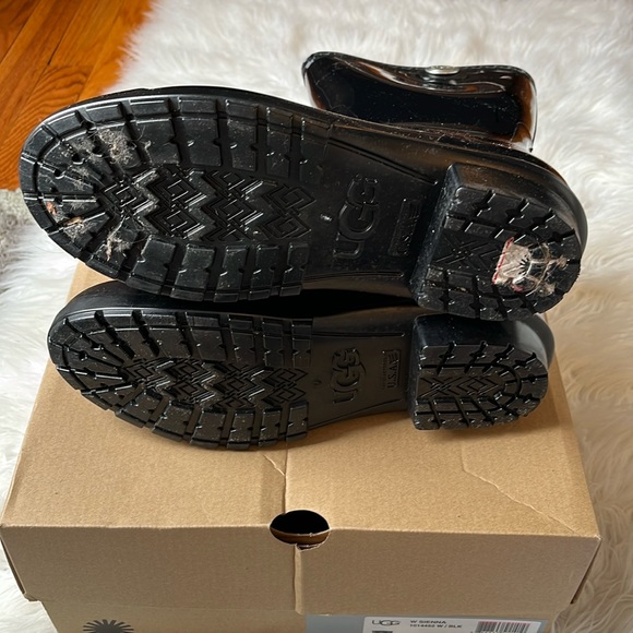 UGG rain boots - Picture 3 of 4